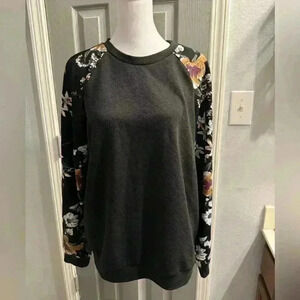 Women’s top with floral Raglan sleeves with waistband NWOT size Large